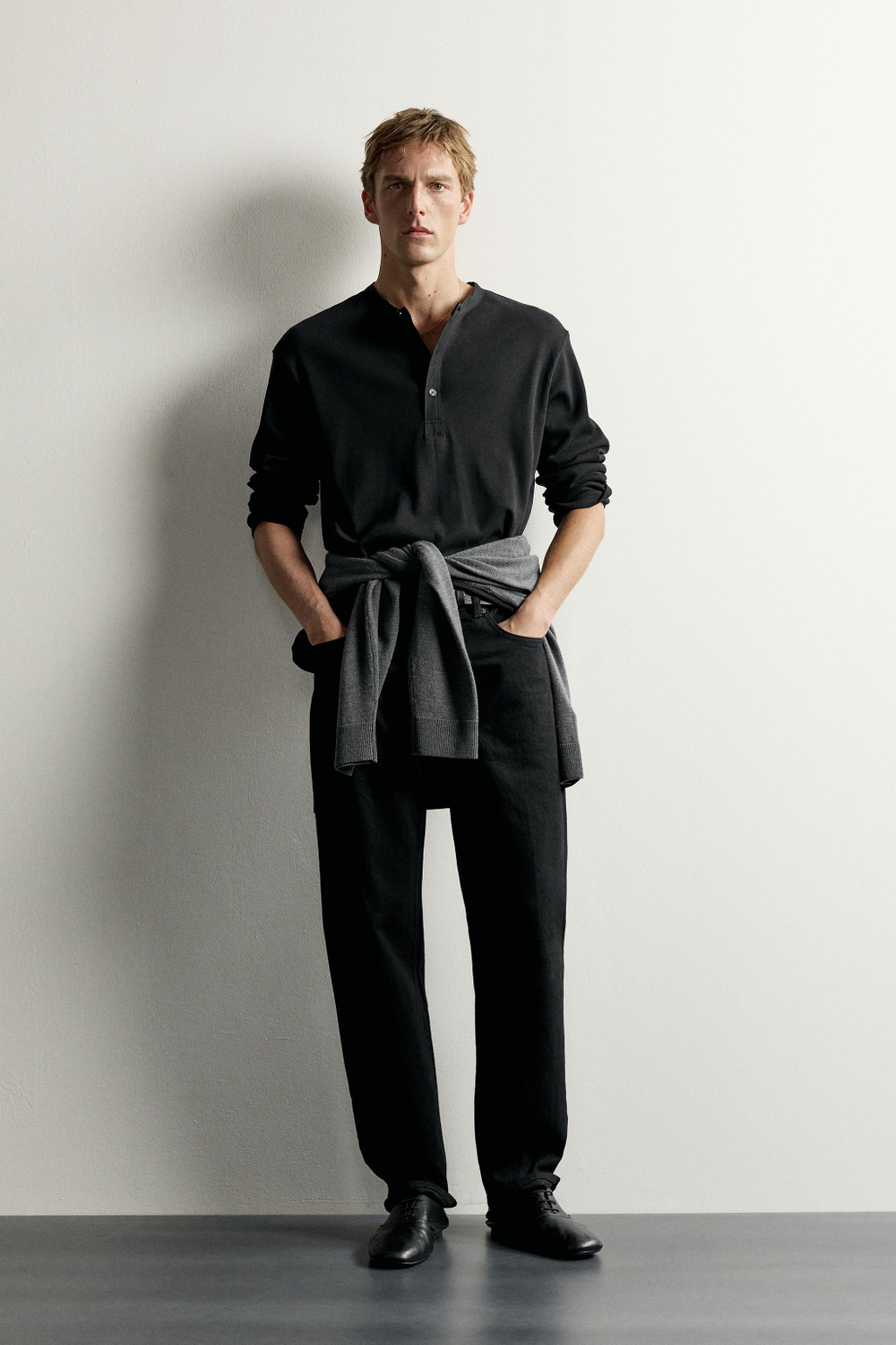 ФУТБОЛКА RELAXED FIT С ВОРОТНИКОМ НА ПУГОВИЦАХ — ZARA