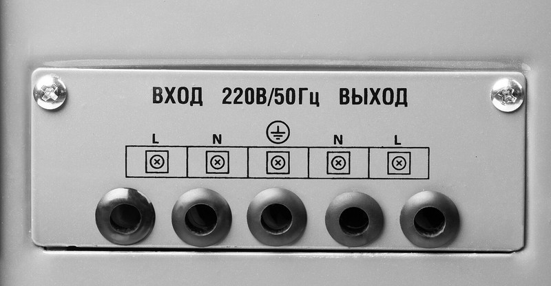 ЗУБР 5000ВА, 5 кВт, автоматический стабилизатор напряжения, Профессионал (59380-5)