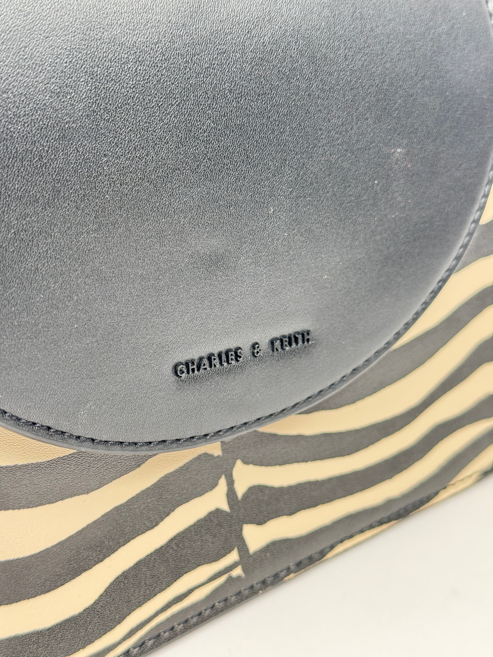 Сумка Charles & Keith