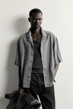 РУБАШКА RELAXED FIT ИЗ СТРУЯЩЕЙСЯ ТКАНИ — ZARA · 4795/210