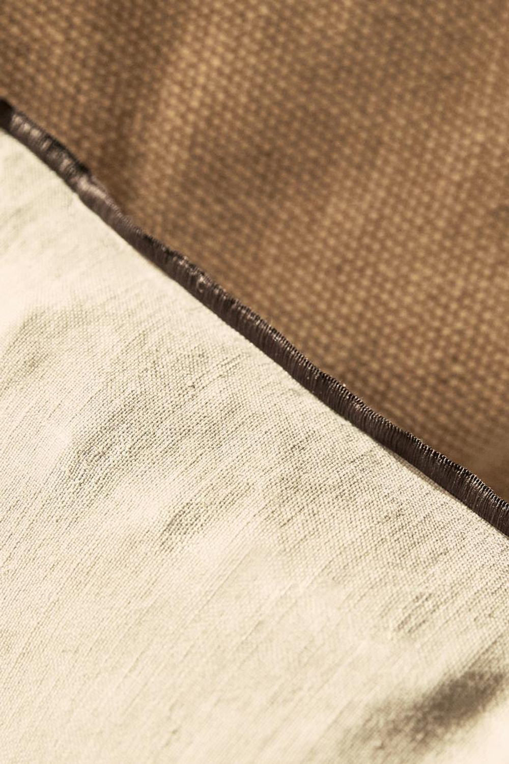 ZARA HOME ЧЕХОЛ НА ПОДУШКУ С ОВЕРЛОКОМ, СВЕТЛО-БЕЖЕВЫЙ
