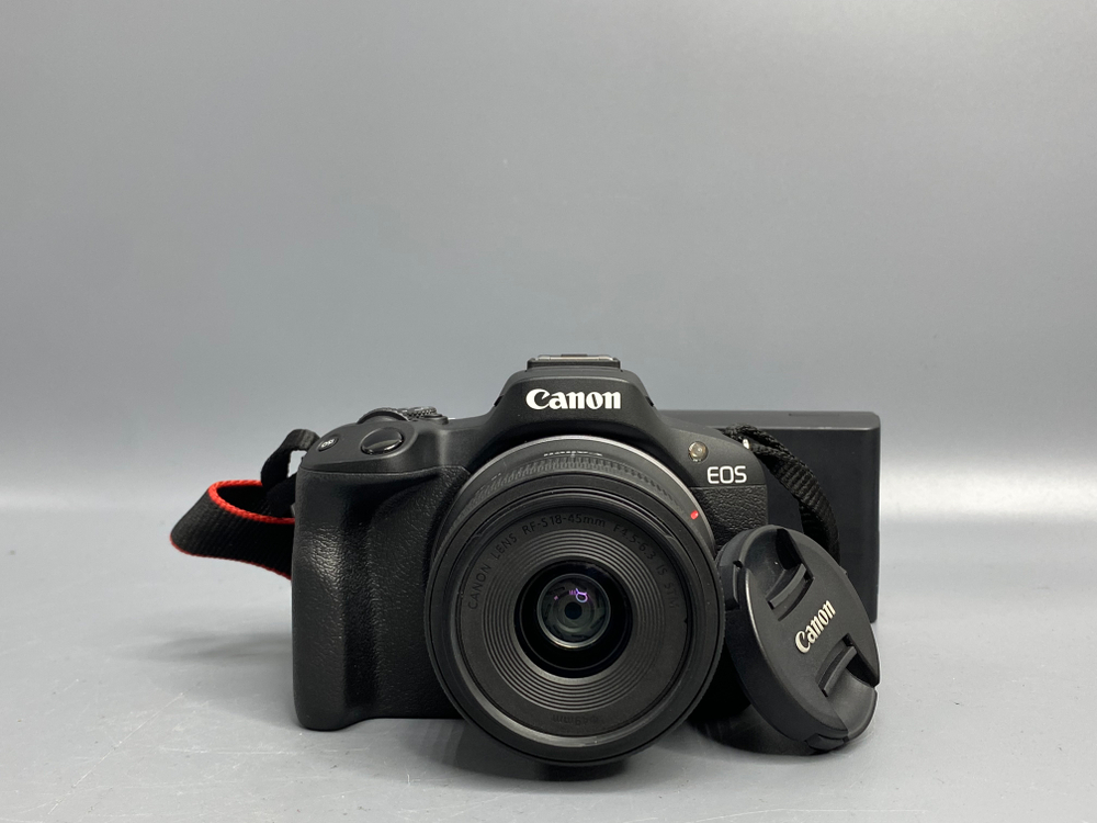Canon EOS R50 Kit 18-45mm 2.000 кадров