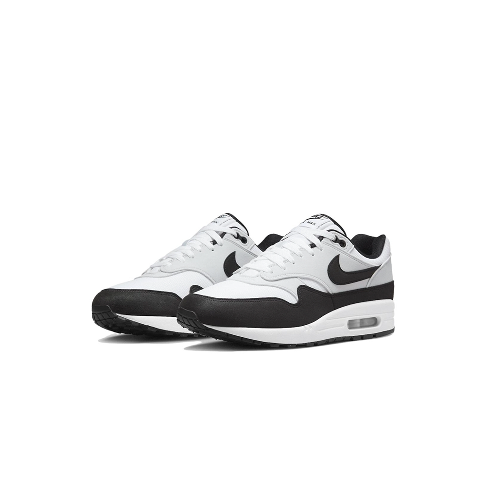 alt="Черный логотип Swoosh и контрастный черный мысок на Nike Air Max 1 White Black"