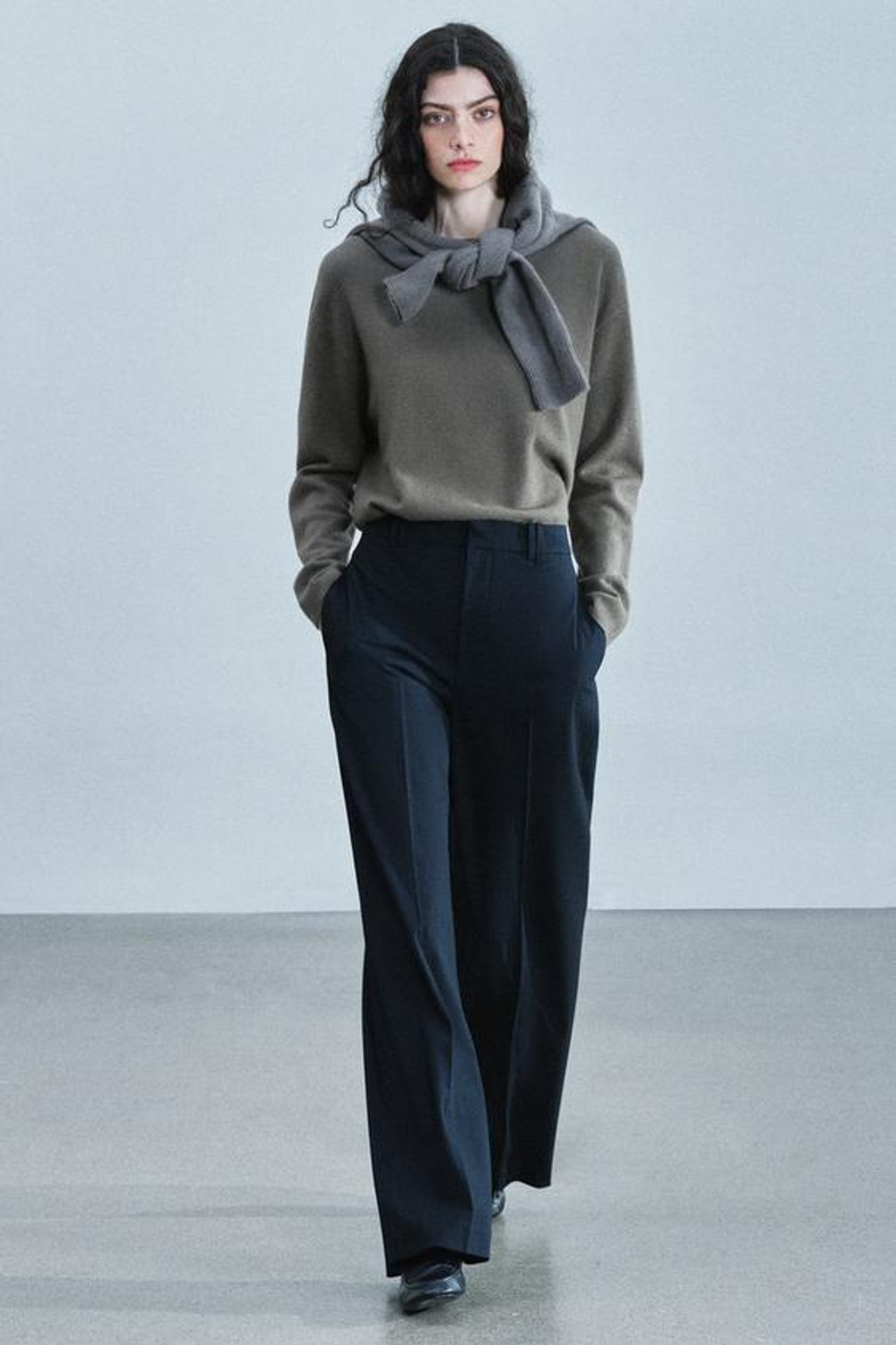 ZARA БРЮКИ С ЗАУТЮЖЕННЫМИ СТРЕЛКАМИ — ZW COLLECTION, МОРСКОЙ ТЕМНО-СИНИЙ