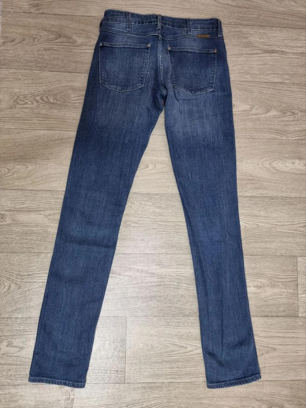 Джинсы женские Wrangler, темно-синие, скинни, с потертостями, размер 42