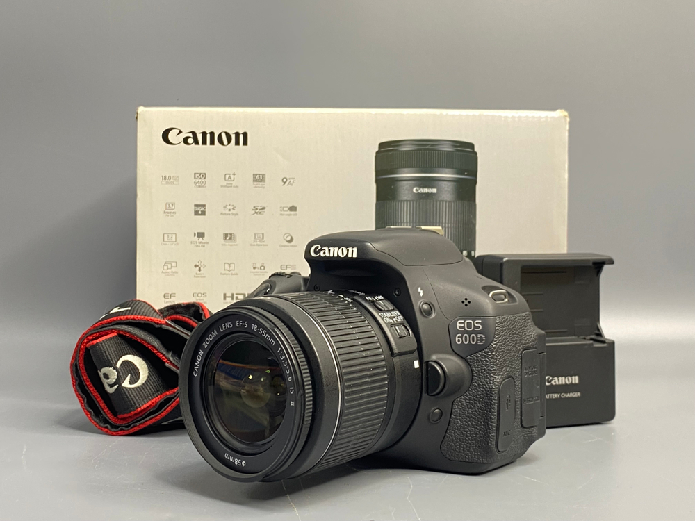 Canon 600D kit 18-55mm IS ll 7200 Кадров