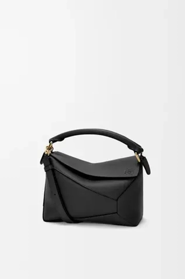 Loewe Маленькая сумка Puzzle Edge из мягкой зернистой телячьей кожи, черный