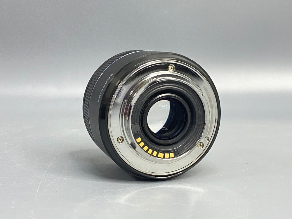 Samsung 45mm f/1.8 пыль внутри объектива