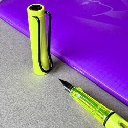 Перьевая ручка Lamy Safari Neonyellow NW 0C8 с пером F (4041853) 6