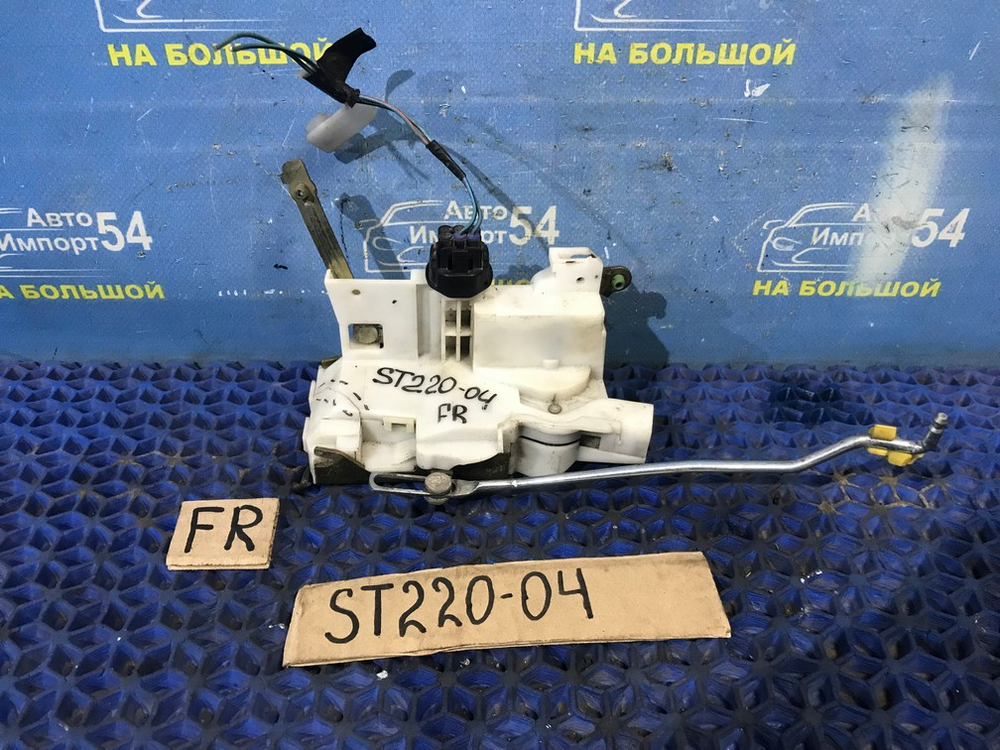 Замок двери передней правой TOYOTA AVENSIS 2001