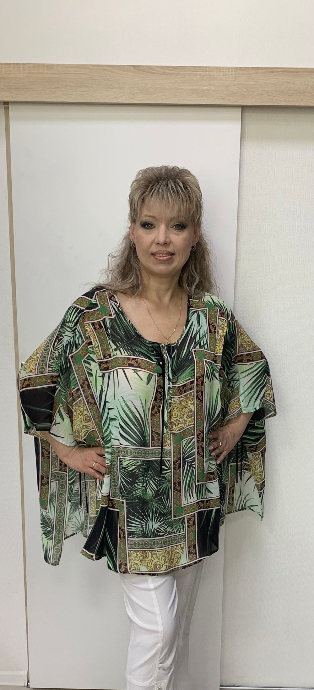 Воздушная туника-пончо оригинальной расцветки