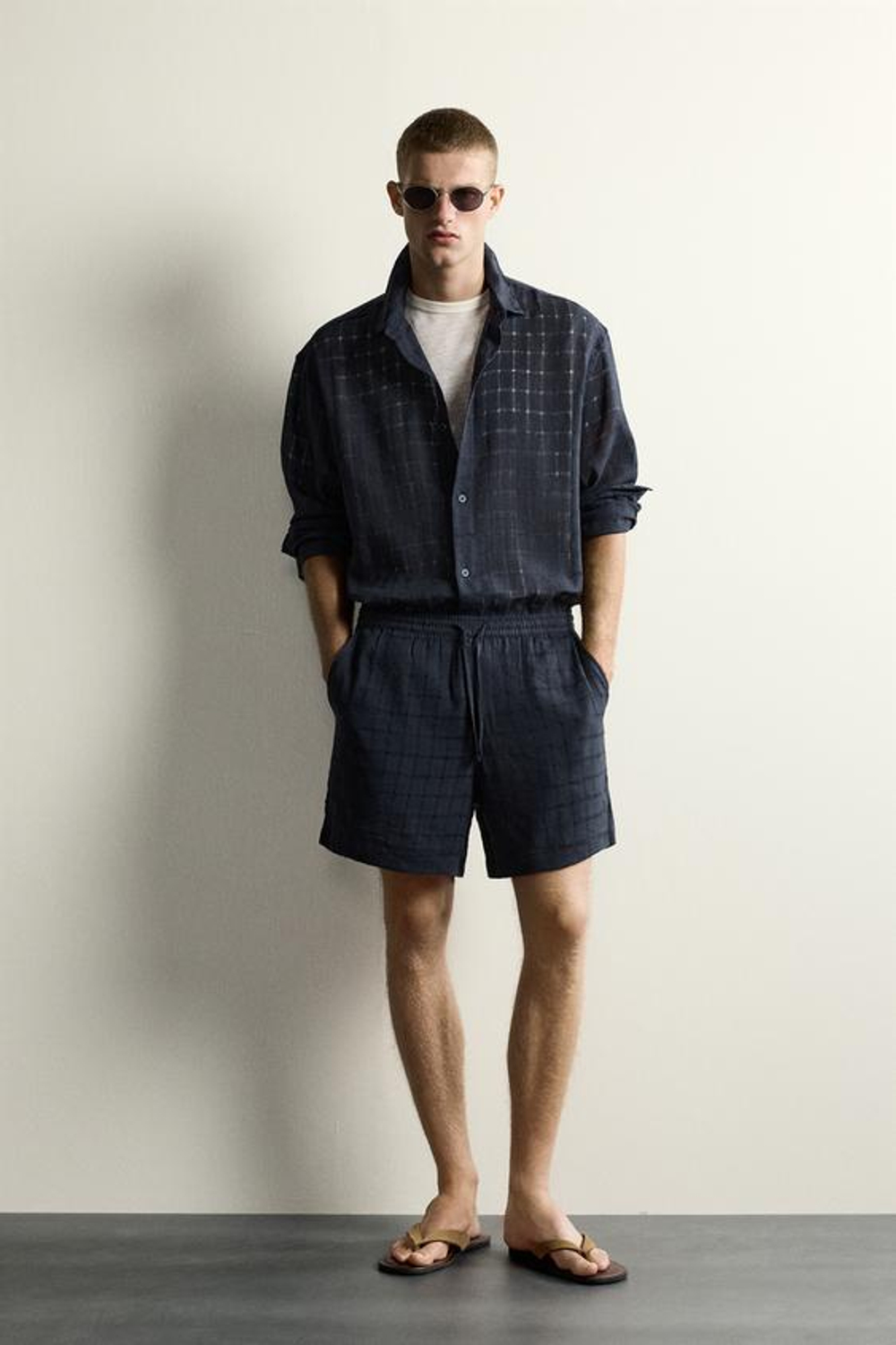 ZARA ШОРТЫ ИЗ ЖАККАРДА В КЛЕТКУ ИЗ ЛЬНА И ХЛОПКА, МОРСКОЙ СИНИЙ
