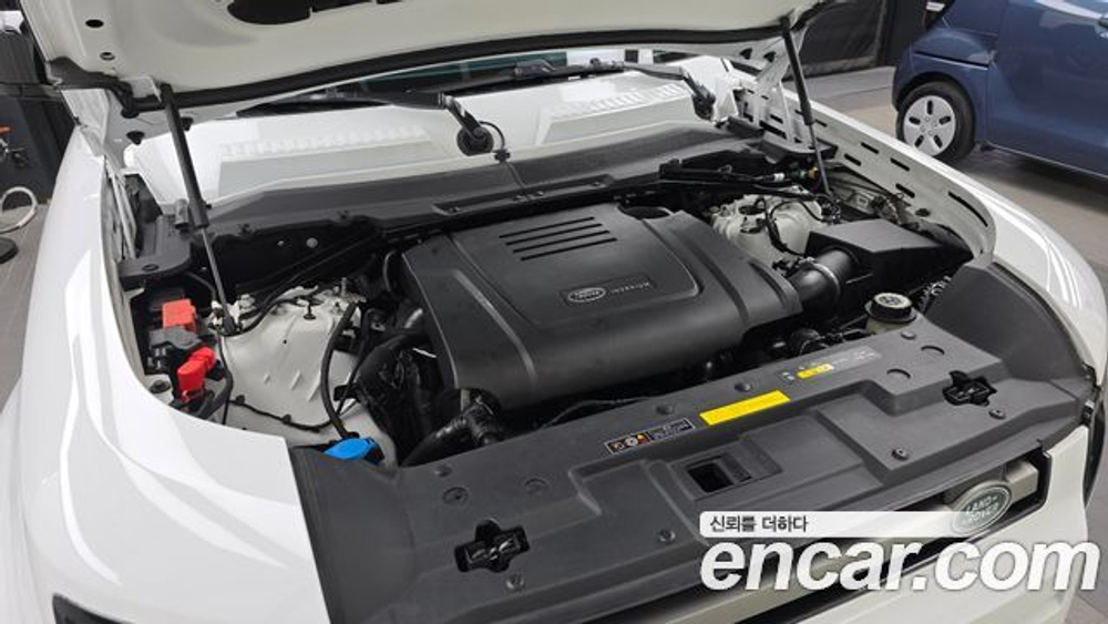 Land Rover Defender 110 P300 X-Dynamic SE — 2024