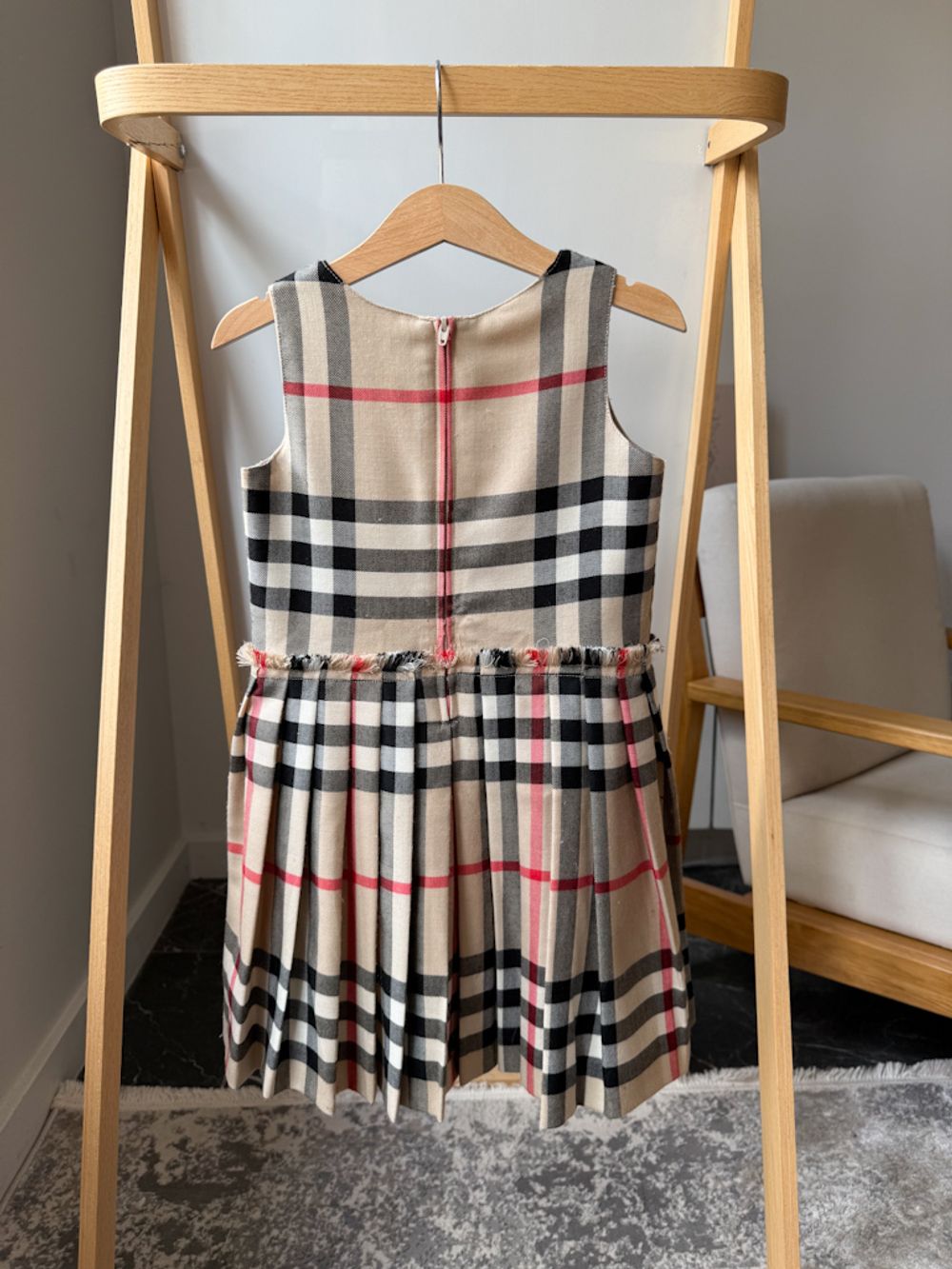Платье Burberry, 110