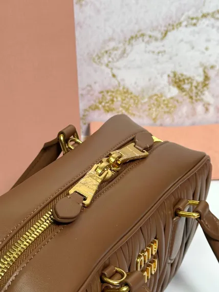 Сумка MIU MIU Arcadie matelassé из кожи наппа, коричневый