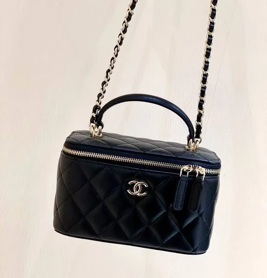 Косметичка Chanel с двойным C-логотипом