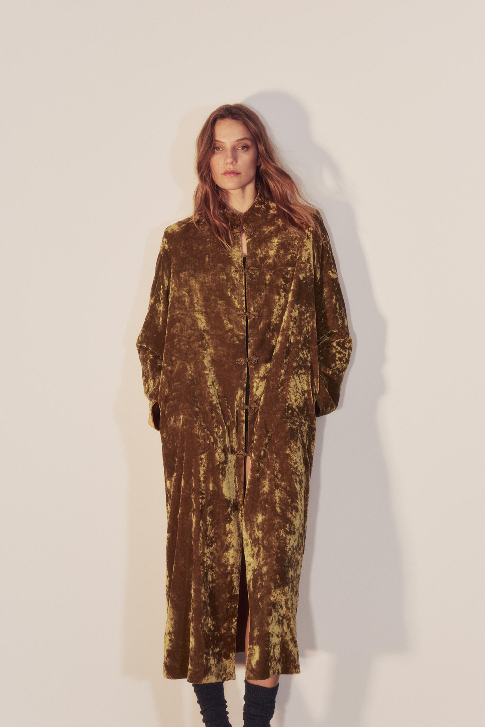 ZARA ПАЛЬТО ИЗ БАРХАТИСТОЙ ТКАНИ С КЛЕВАНТАМИ — ZW COLLECTION, ЗОЛОТИСТЫЙ