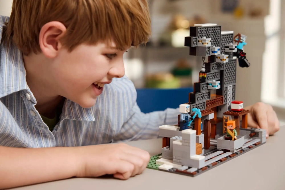 Конструктор LEGO Minecraft 21277 Шахта с киркой