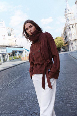 ZARA КУРТКА ИЗ ИСКУССТВЕННОЙ ЗАМШИ С ПОЯСОМ, БАКЛАЖАННЫЙ