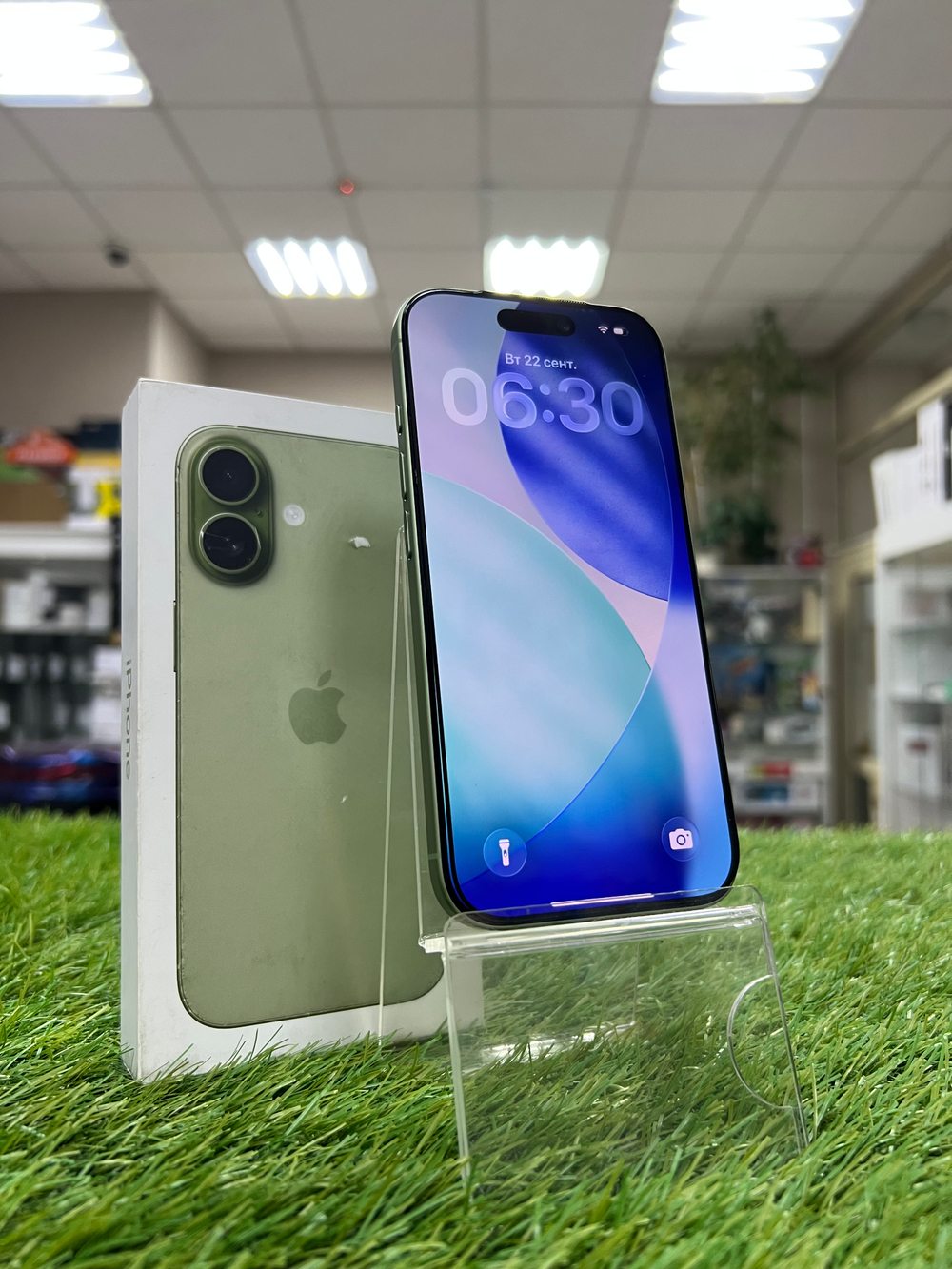 Б/У iPhone 17 256GB Green E-sim