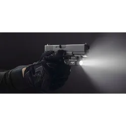 Тактический пистолетный фонарь Armytek Buckler M1 - работа фонаря в темноте на пистолете