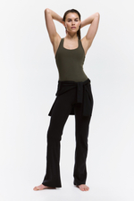 Спортивный топ SoftMove™ со встроенным бра — короткая модель - H&M