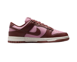 alt="Nike Dunk Low Next Nature Neapolitan DD1873-114 женские кроссовки розово-коричневые вид сбоку на белом фоне"