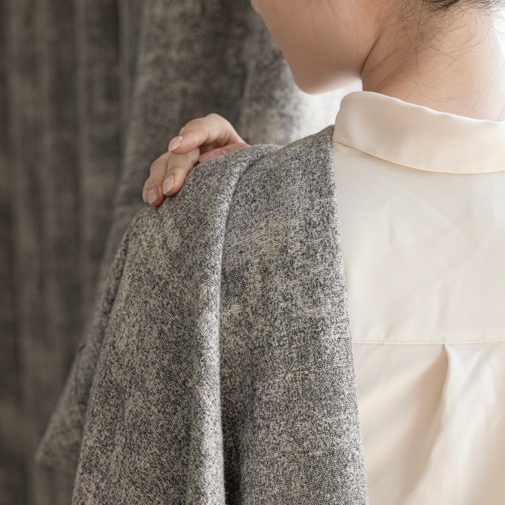 Шерстяная портьерная ткань «Graphite Tweed» — натуральная шерсть с мелким твидовым меланжем для штор от пола до потолка