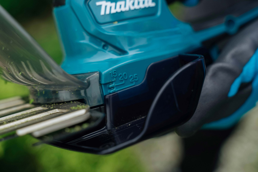 Аккумуляторные ножницы для травы Makita LXT DUM604SYX