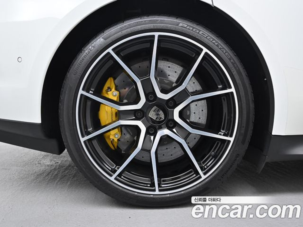 Porsche Taycan Turbo S — 2025