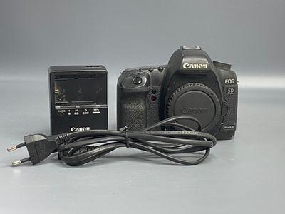 Canon EOS 5D Mark II 565 000 кадров