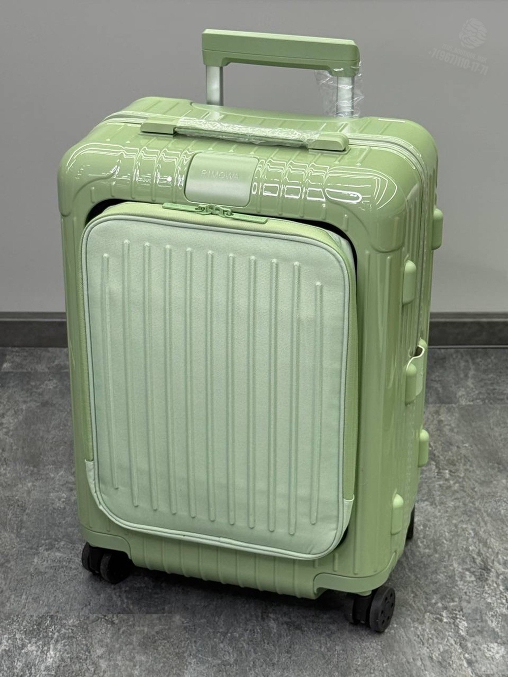 Чемодан Rimowa Essential Sleeve Cabin с карманом для ноутбука