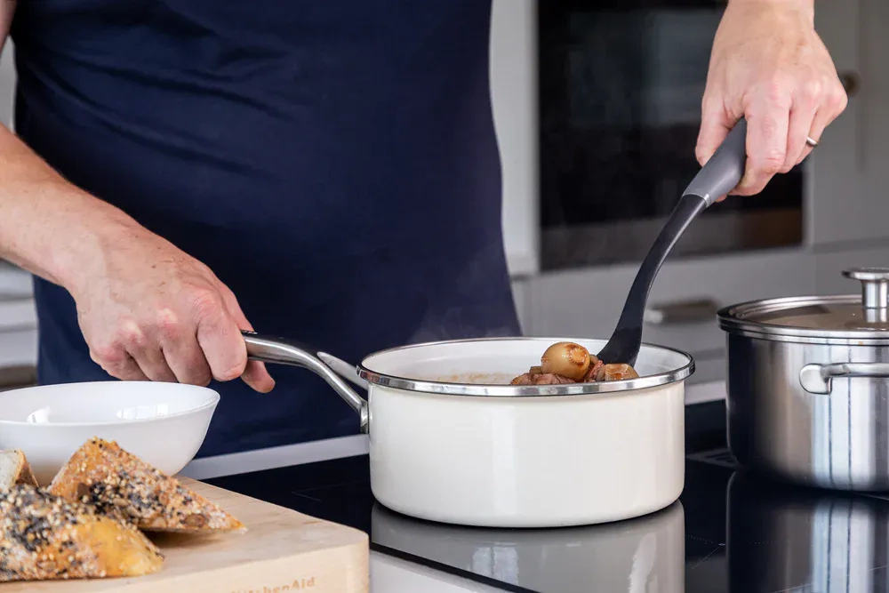 KitchenAid Классическая кухонная ложка с отверстиями серого цвета EAN 5057982102678