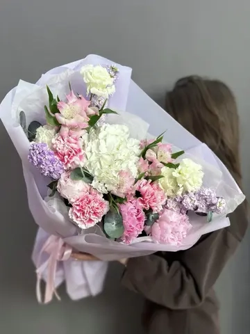 Авторский букет с пионами