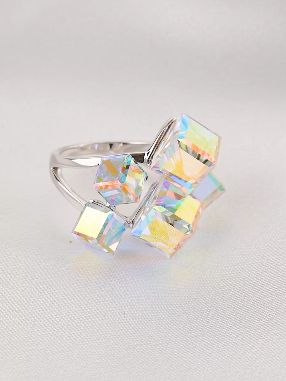 Кольцо коктейльное Мираж с кубиками-хамелеонами Swarovski
