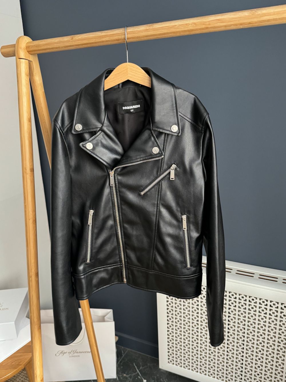 Новая кожаная куртка Dsquared2, 152