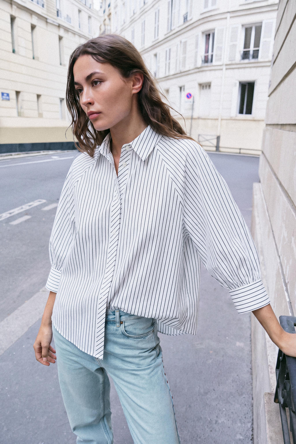 РУБАШКА В ПОЛОСКУ С ОБЪЕМНЫМИ РУКАВАМИ — ZARA