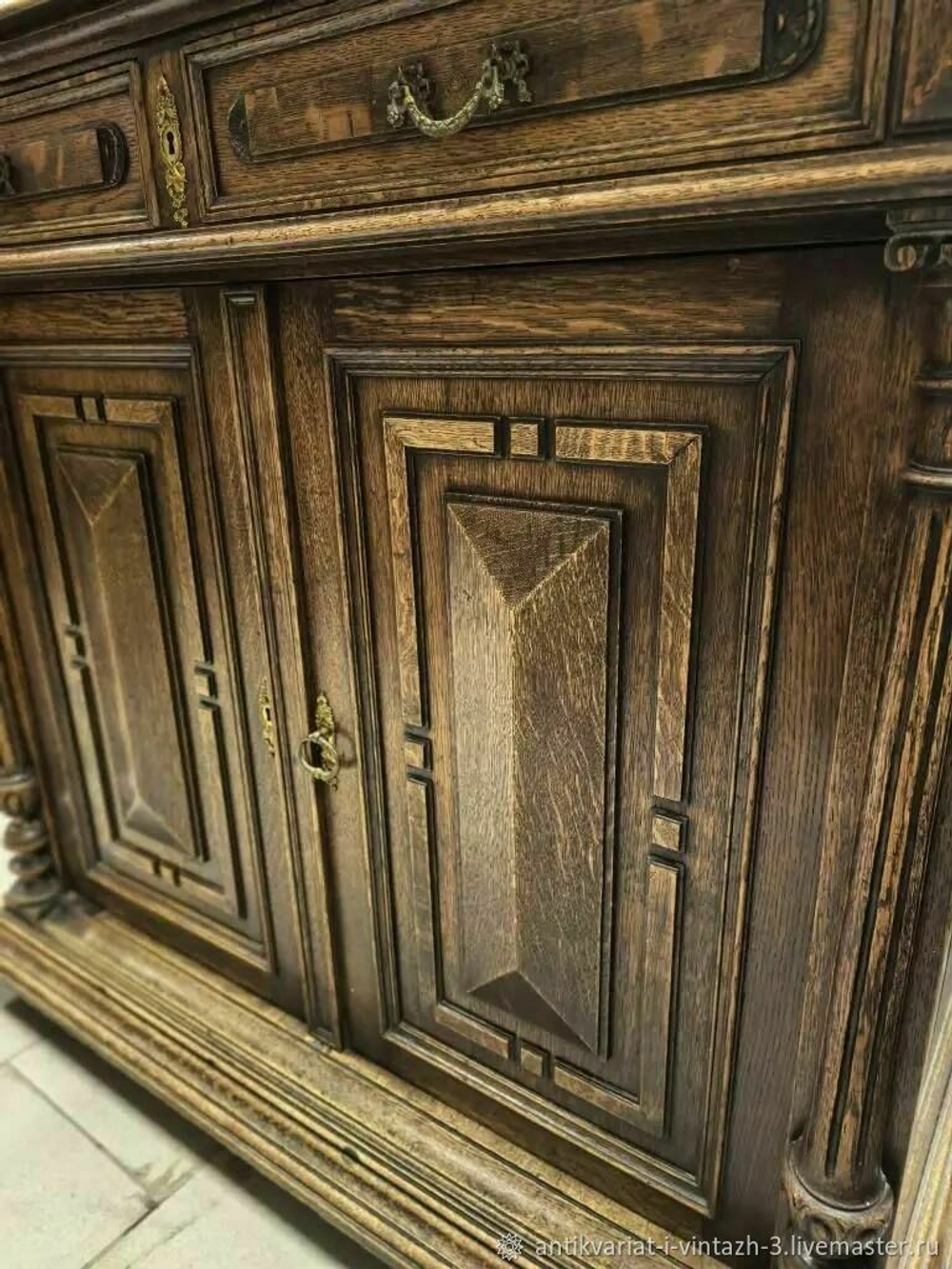 Старинный поставец