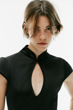 АТЛАСНОЕ МИНИ-ПЛАТЬЕ С ВЫРЕЗОМ — ZARA