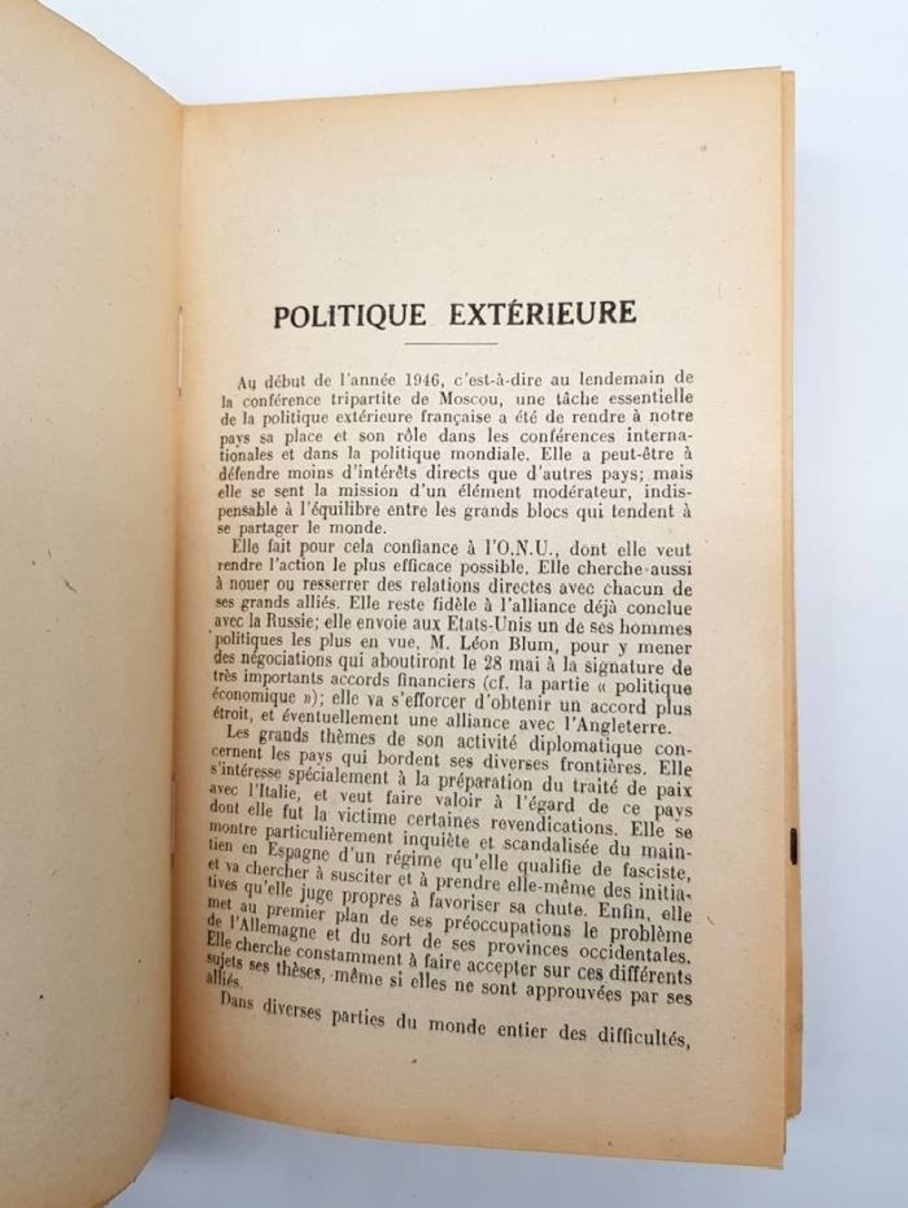 "Lanne politique, economique, sociale et diplomatique en France (Политический, экономический, социальный и дипломатический год во Франции)". 1947г.