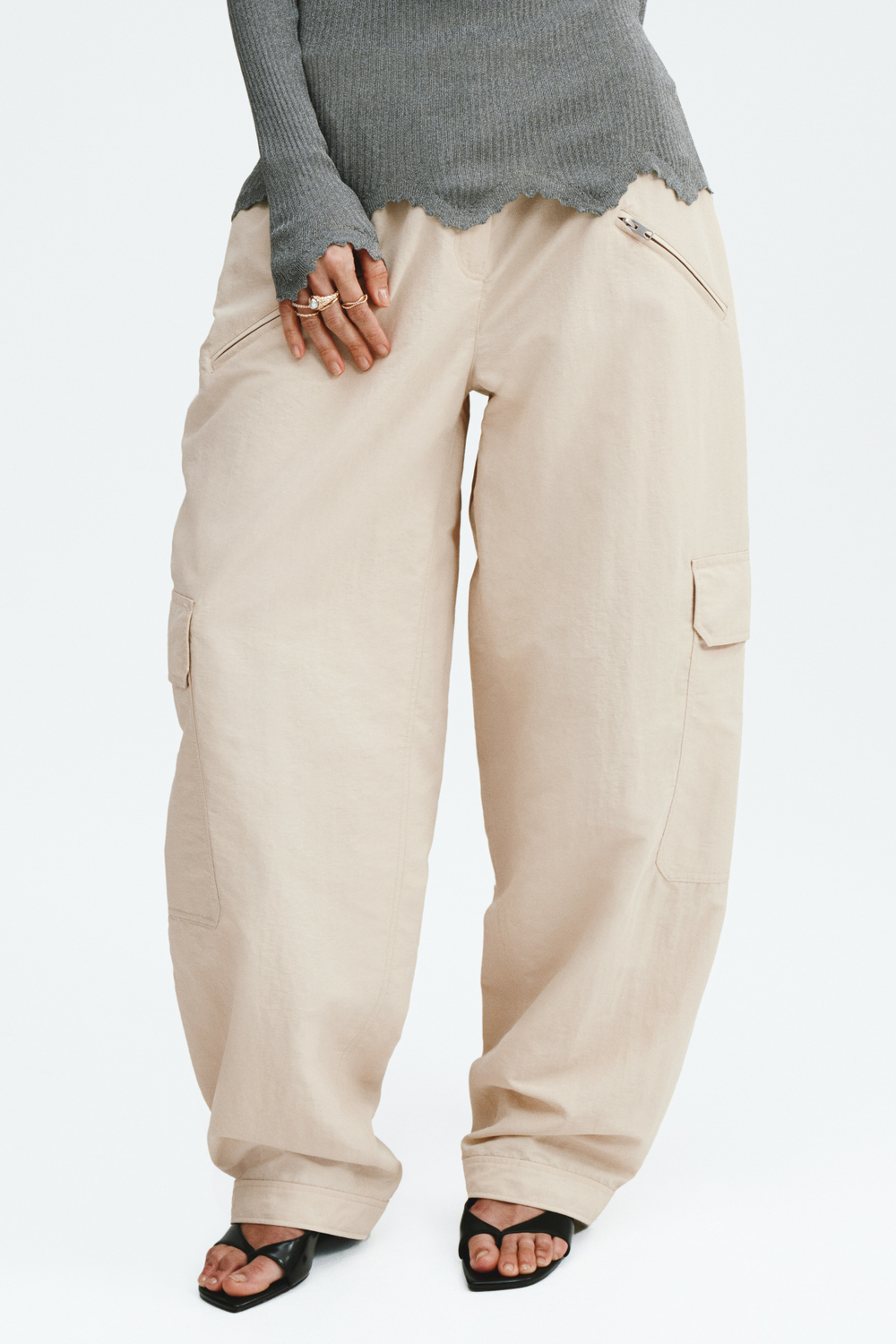 Брюки карго оверсайз из нейлона - H&M