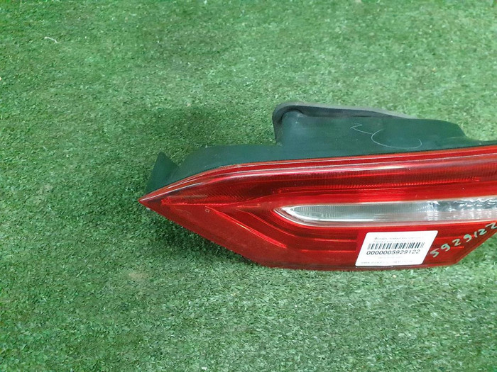 Фонарь правый внут Toyota Camry xv70 17-нв галоген