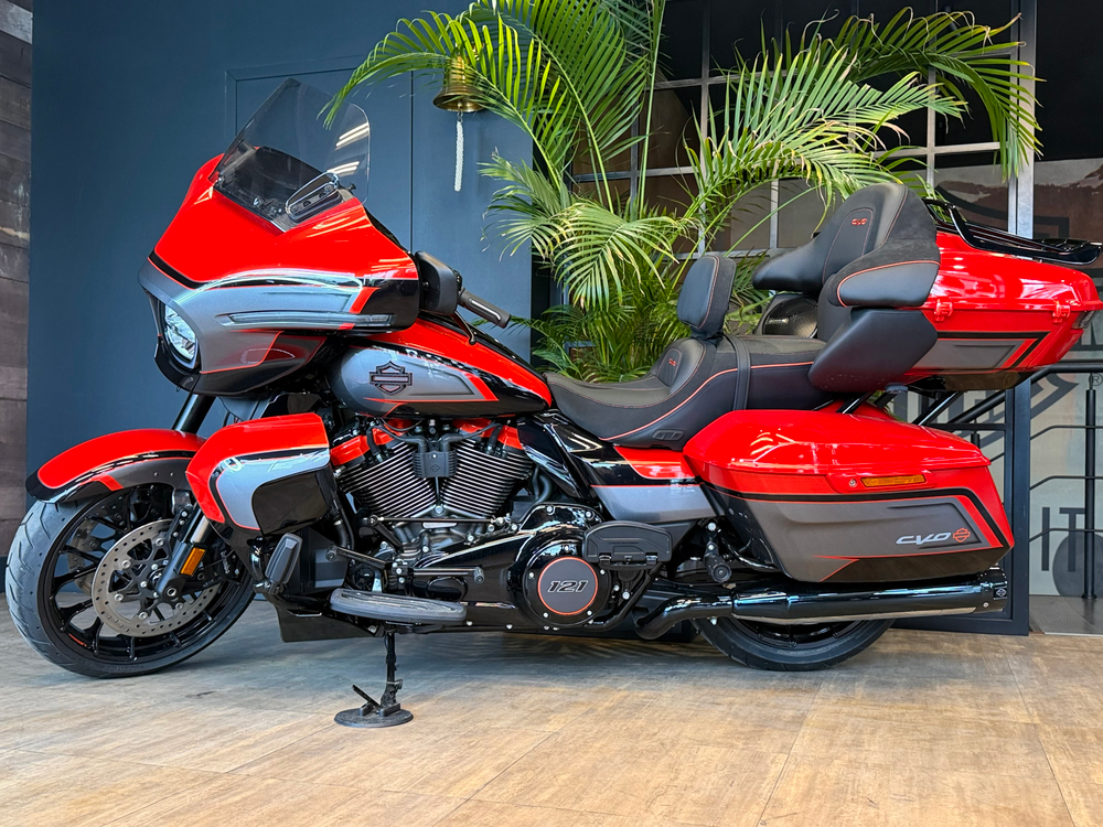 CVO Street Glide Limited "Citrus Heat CVO Tri-Tone" (2026)