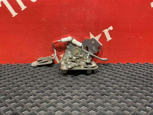 Замок двери внутренний левый 2018г
