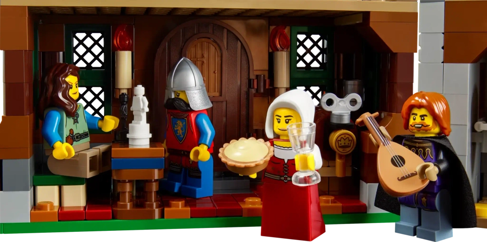 Конструктор LEGO Icons 10332 Средневековая городская площадь