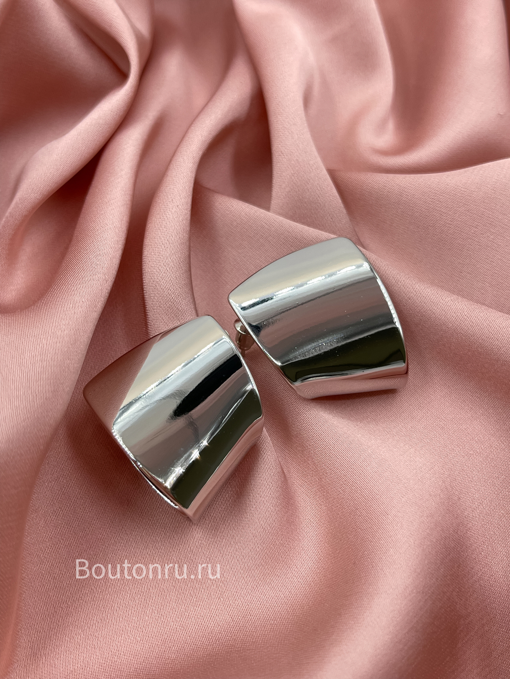 Серьги серебристые плоские изогнутые