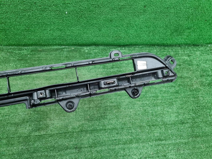 Решетка переднего бампера Land Cruiser 300 (21-нв)