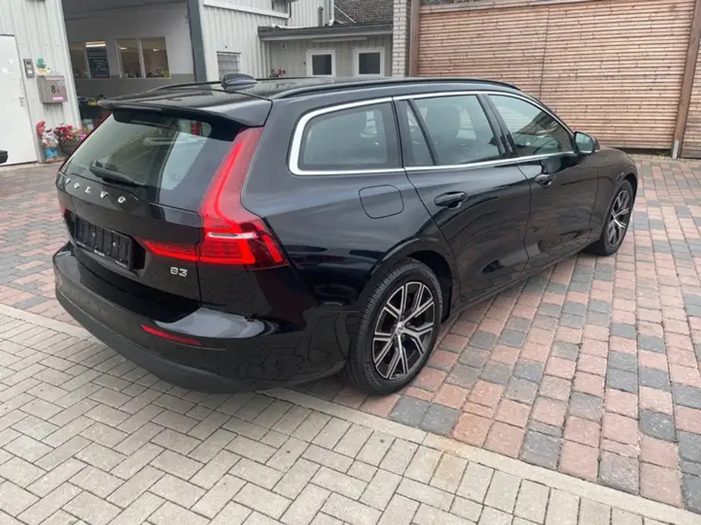Volvo V60 B3 Kombi Core (с пакетом NAVI, LED, AHK)