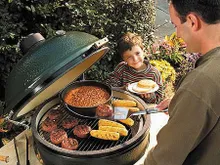 Керамический гриль Big Green Egg XL, 61 см, на модульной угловой подставке с тумбой и дополнительной секцией
