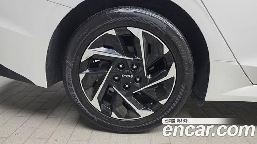 KIA K5 Signature — 2024
